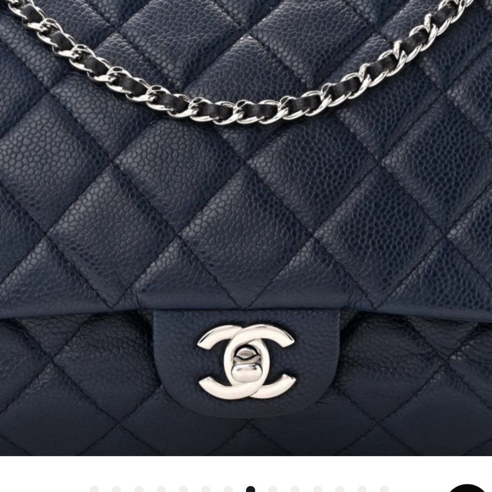 Chanel Caviar Clutch with chain - Picture 2 of 14